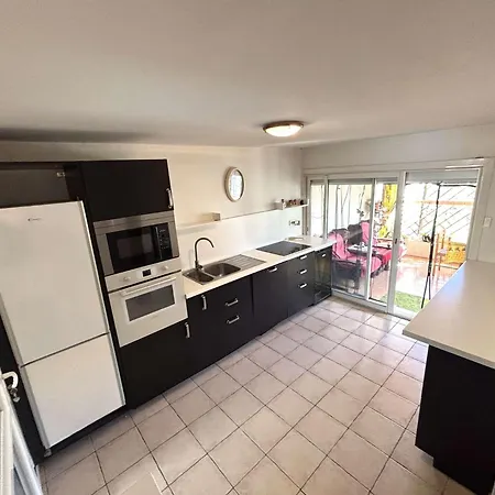Maison 8 Couchages - La Nouvelle - Pn000-048 *